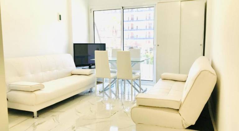 Modern and design studio near the beach with large swimming pools. — photo 2