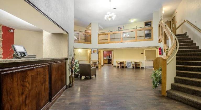 Red Roof Inn & Suites Hermitage in Hermitage, PA