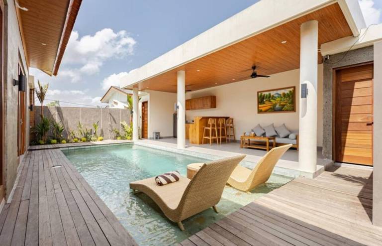 Villa with patio & pool | Pets are welcome — photo 3