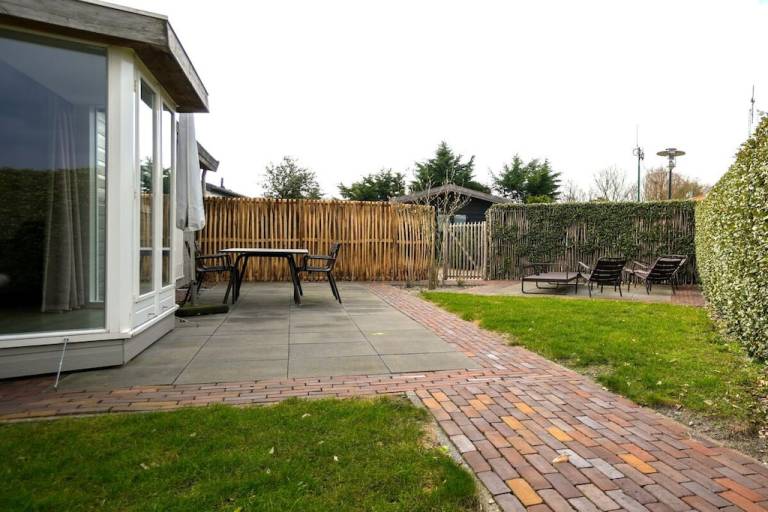 Fully equipped chalet with yard | Pets are welcome in Noordwijk