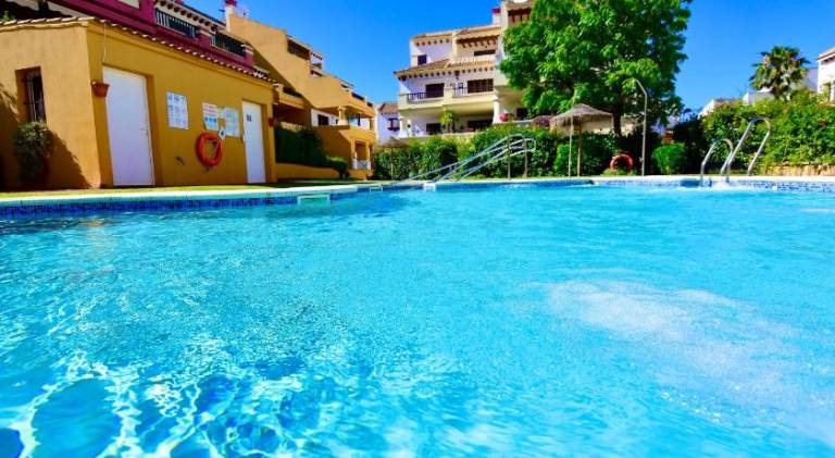 Rental apartment with barbeque, pool & garden — photo 4