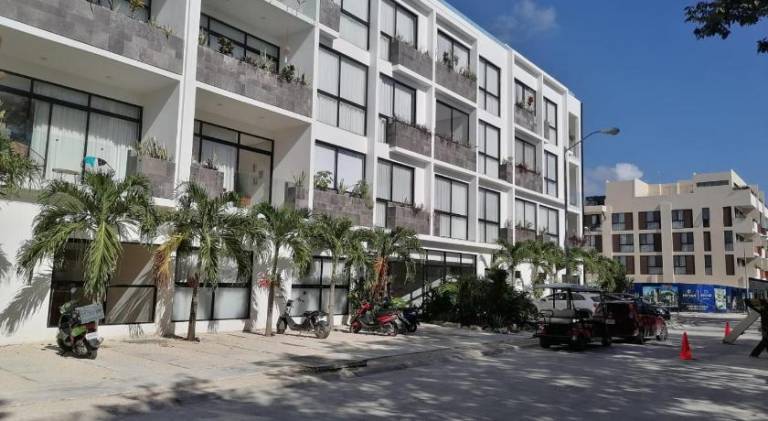 Apartment with pool — photo 4