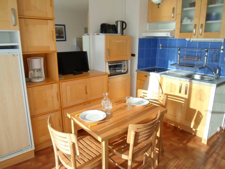 Apartment with Balcony and Pets Allowed in Balaruc-les-Bains — photo 5