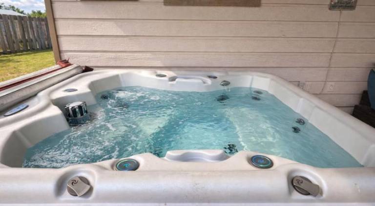 Coastal Hangout- Hot Tub- Fire Pit-Game Room in Panama City