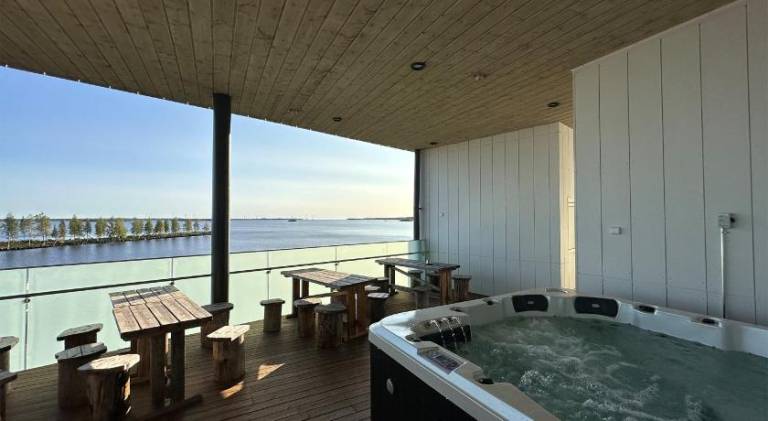 Seaside Glass Villas — photo 4