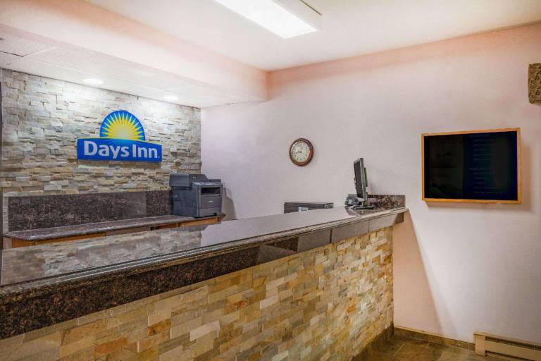 Days Inn by Wyndham Mason City — photo 5