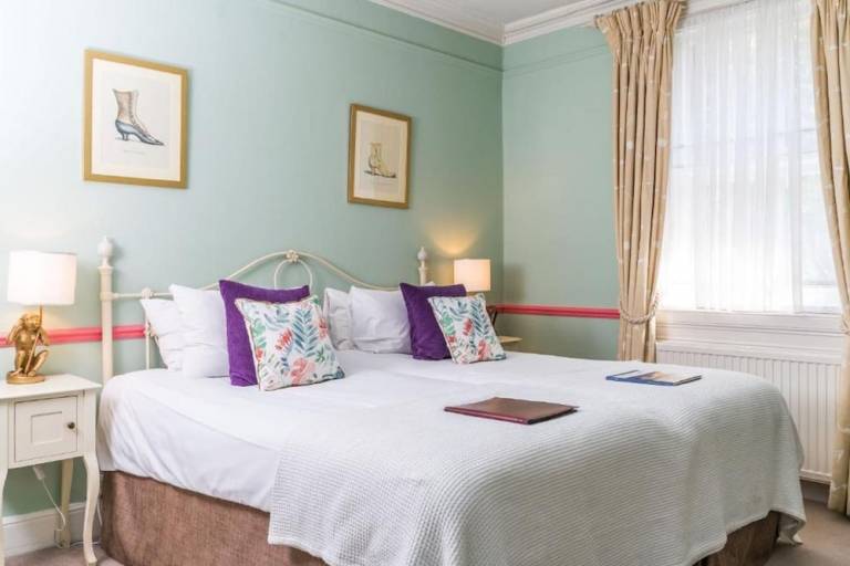Bed & Breakfast Bath