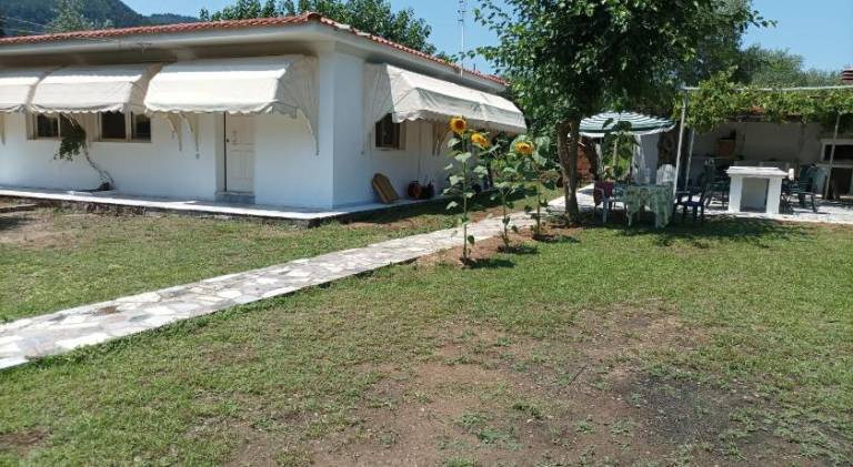 Villa with terrace, BBQ & garden — photo 4
