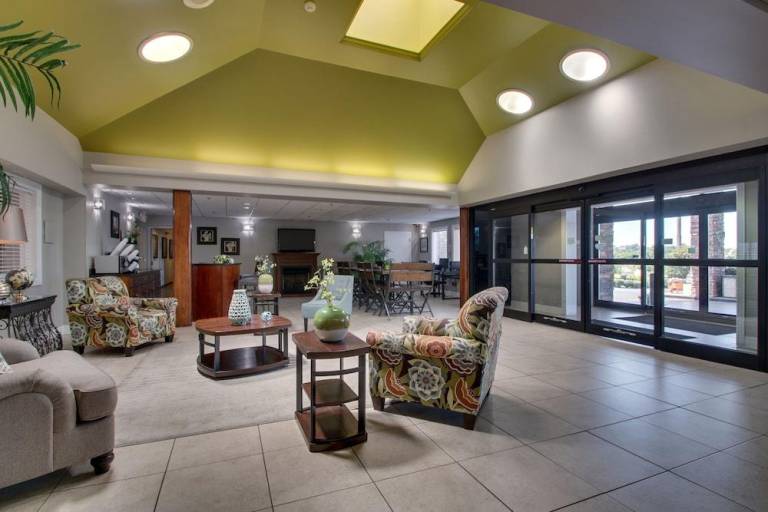 Wingfield Inn & Suites — photo 5