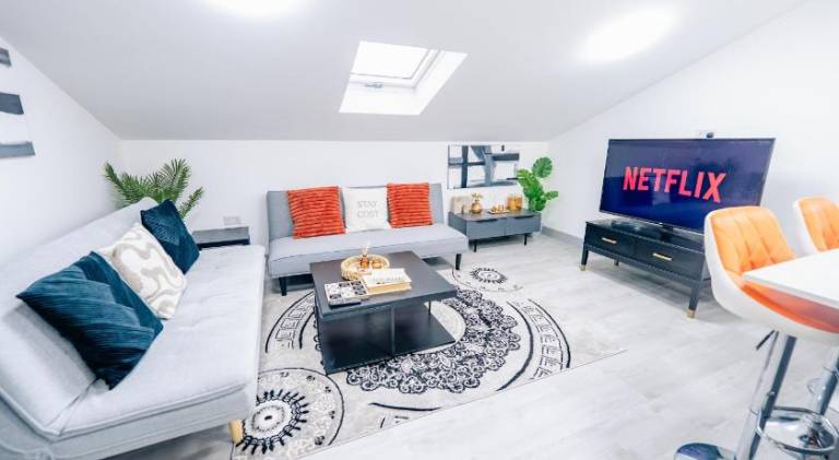 3 Bedrooms Luxury Apartment with Free Street Parking and Fast WiFi in Cardiff