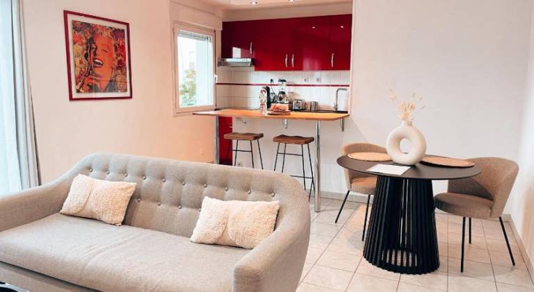 Holiday apartment with patio — photo 4