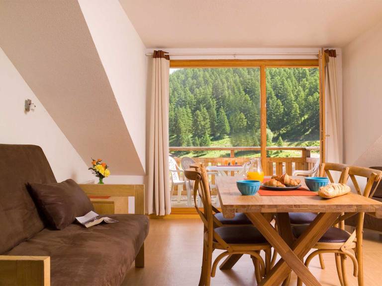 Apartment with sauna & patio — photo 3