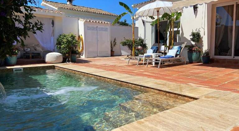 Villa with pool in Estepona