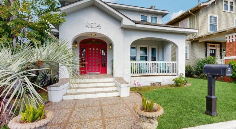 Ample house with barbecue | Next to the beach | Pets are welcome in Galveston, TX