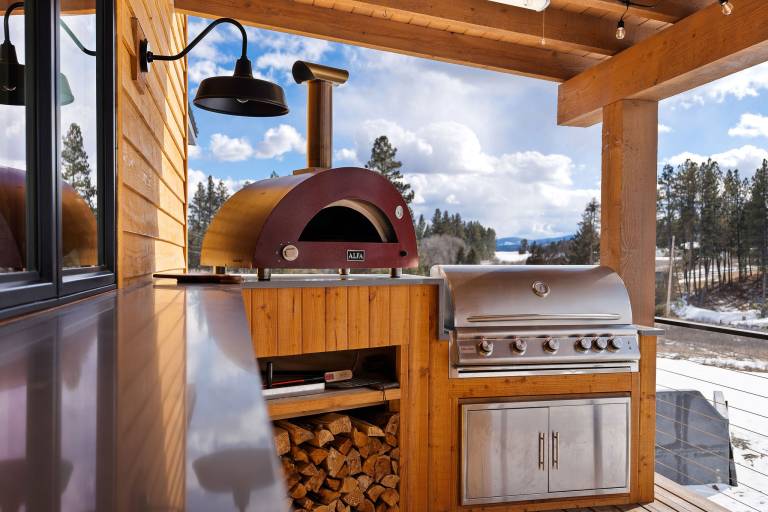 Stillwater River Lodge Mtn Modern Waterfront Home near Glacier National Park in Kalispell, MT