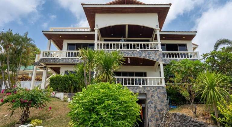 Stunning Pool Villa with Sunset Sea Views — photo 3