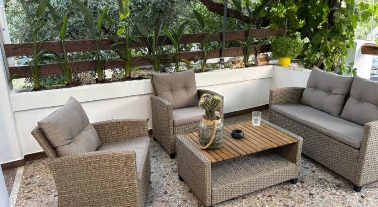 Apartment with terrace & yard — photo 3