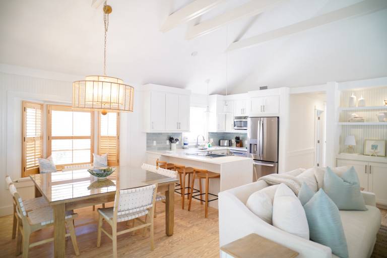 Vacation home with grill & pool — photo 4