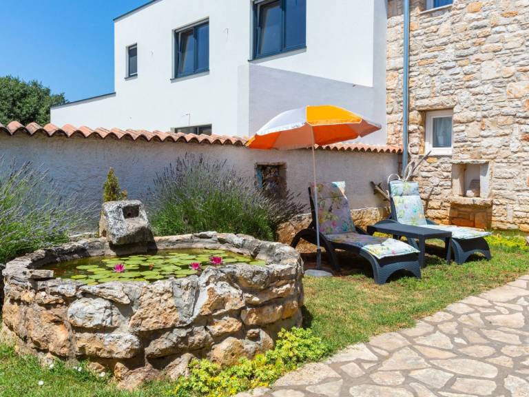 Wonderful vacation home with garden, hot tub & barbeque | Pets are welcome — photo 5
