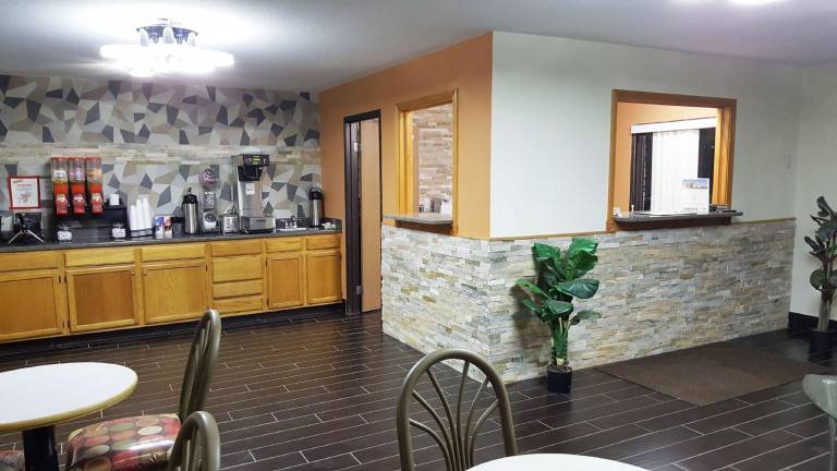 Americas Best Value Inn & Suites Harrisonville — photo 4