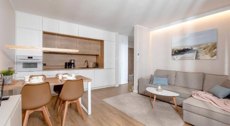 Family-oriented lovely holiday apartment with private pool, patio & hot tub | Close to the beach | Dogs allowed — photo 3