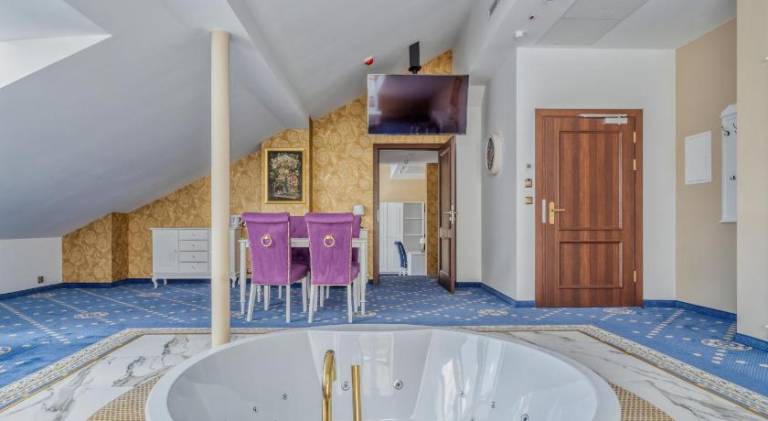 Serviced apartment with jacuzzi | Next to Main Square | Pets are welcome — photo 3