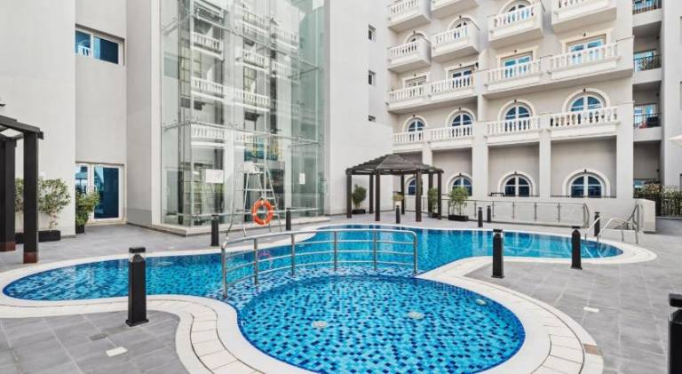 Holiday apartment with jacuzzi, yard & private pool | Good for workation — photo 4