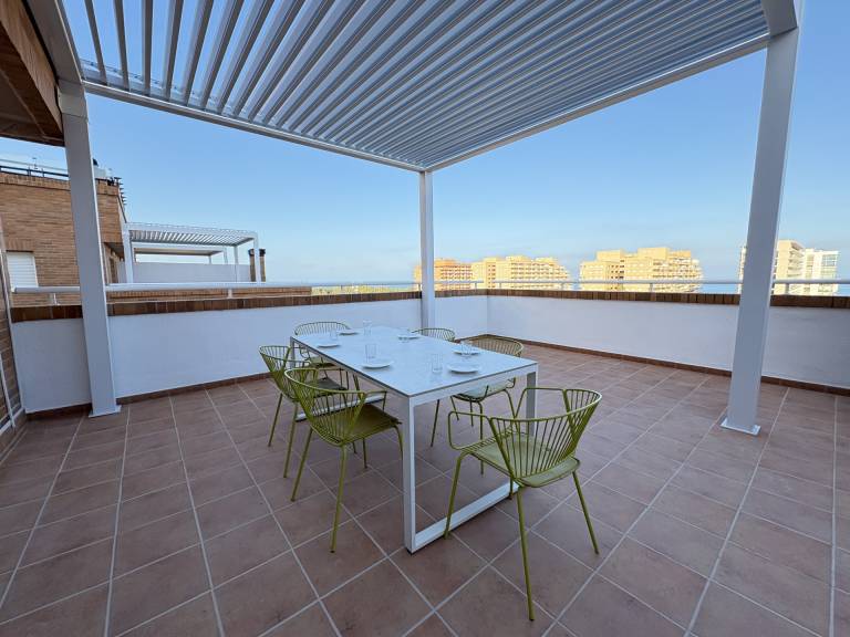Fully equipped rental apartment with patio & pool | Beach view | Next to the beach | Pet-friendly — photo 4
