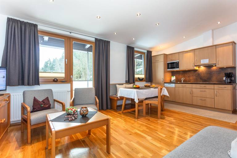 Apartment with terrace & garden in Zell am See