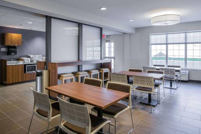 Microtel Inn & Suites by Wyndham Tioga — photo 4