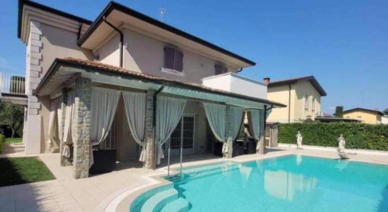 Villa with pool in Peschiera del Garda