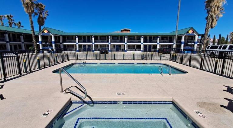 Days Inn by Wyndham Safford, AZ — photo 2