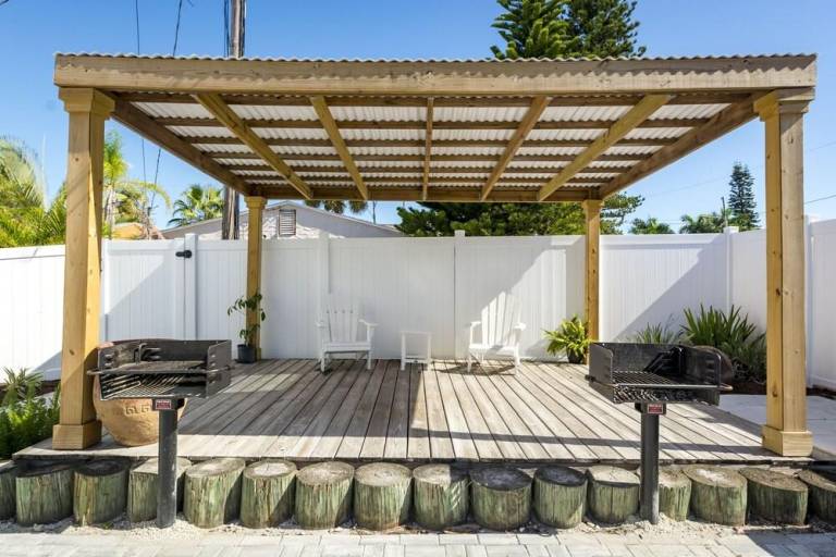 Wonderful serviced apartment with pool, barbeque & patio | Beach nearby | Pets allowed — photo 4