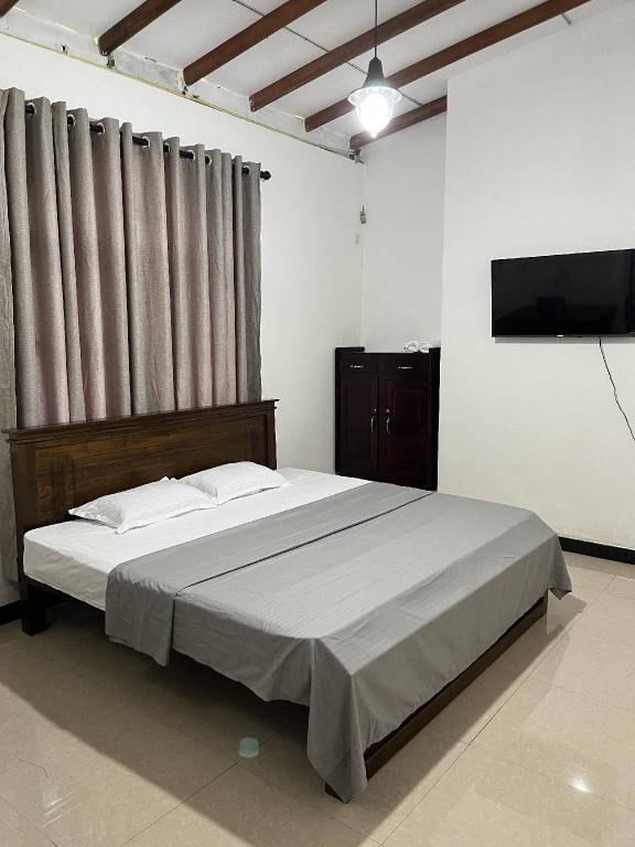 Super King Bed with Attached Bathroom Non-A/C — photo 4