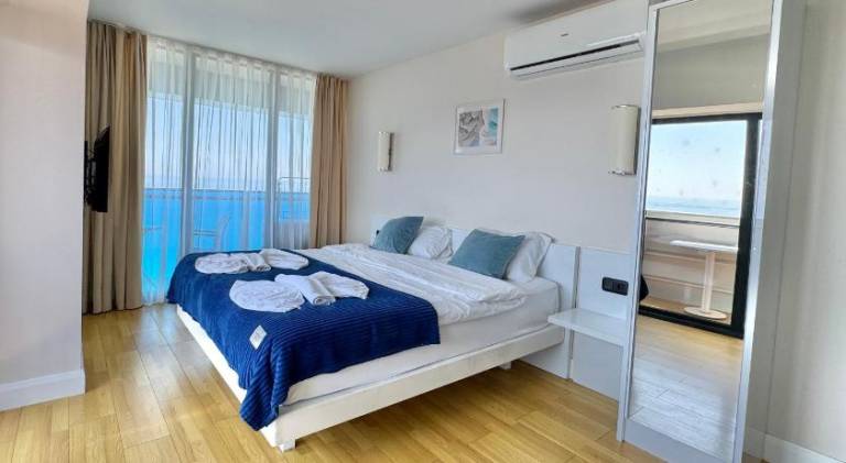 Apartment with 2 rooms for 8 persons in Batumi