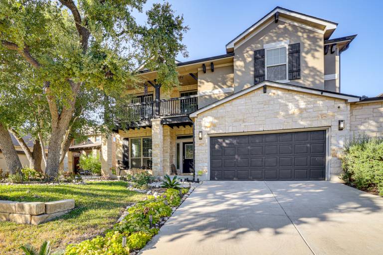 7 Mi to Lackland AFB Family Home w Patio & Yard