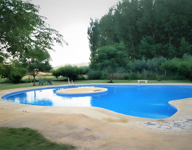 Aparthotel with grill, pool & garden in Granada