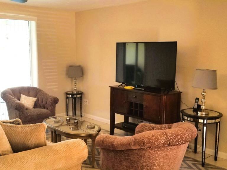 Family-oriented house with private pool & grill | Close to the beach | Pet-friendly — photo 4