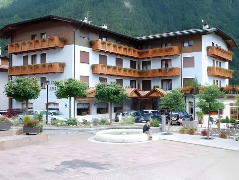 Ariston Lake View Hotel in Molveno