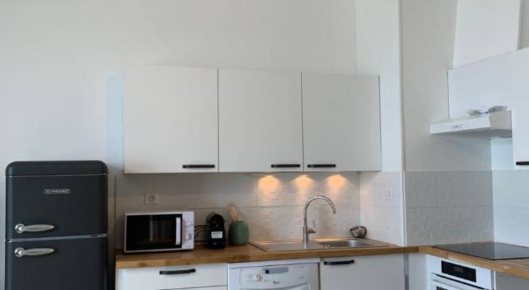 Rental apartment with patio — photo 5