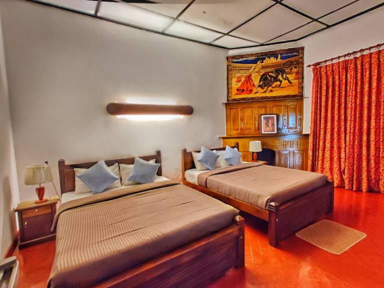 Bungalow with garden, terrace & grill in Nuwara Eliya