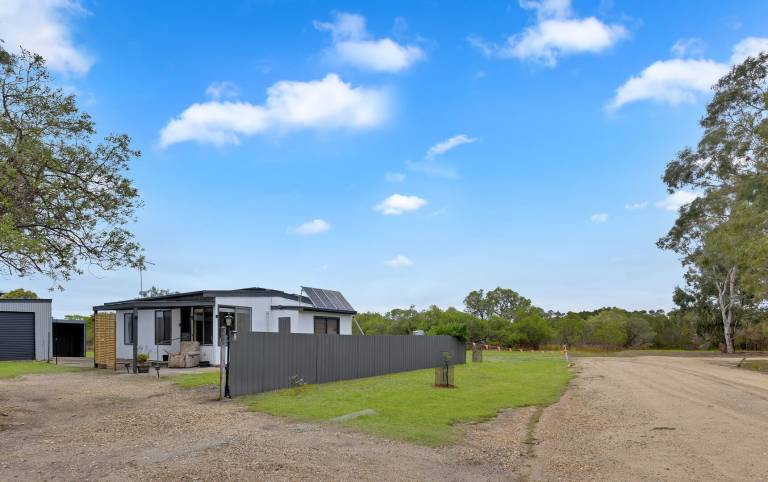 House  Dutson Downs