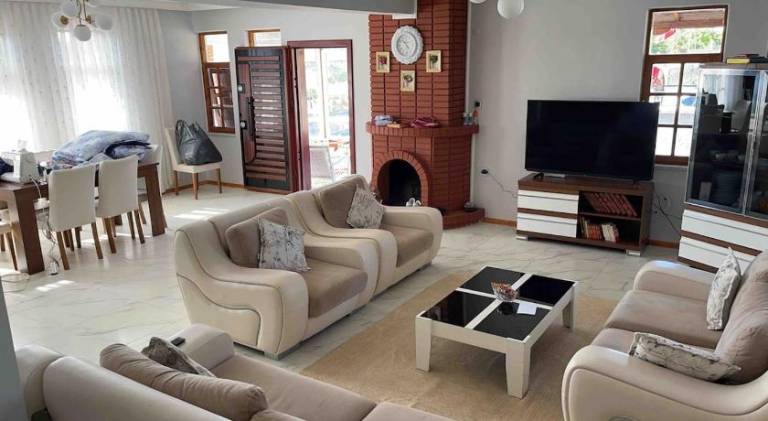 Villa with barbecue, garden & patio — photo 4