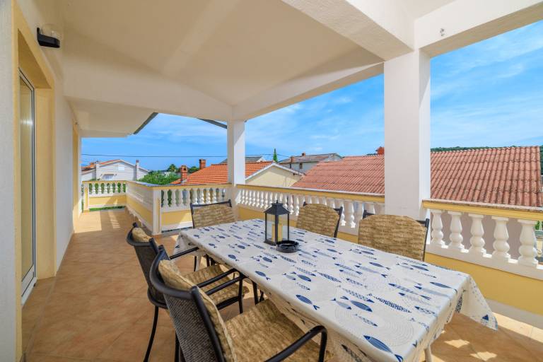 Apartment with barbeque, pool & patio | Garden view in Rab