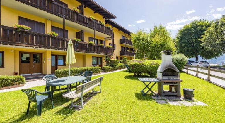 Serviced apartment with barbeque, garden & pool — photo 2