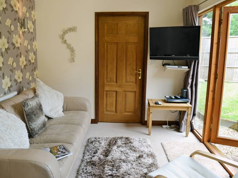 Child-friendly lovely cottage with garden | River view | Pets are welcome — photo 2
