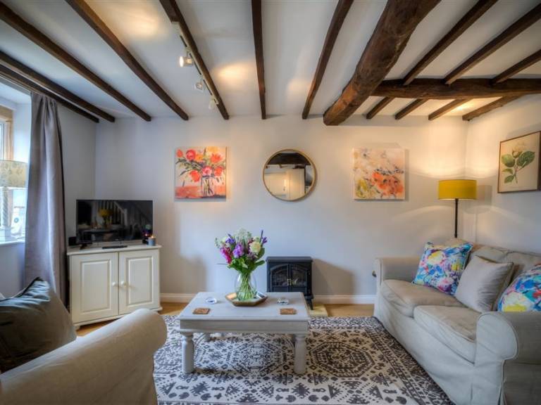 Family-oriented cottage with yard | Pets allowed — photo 3