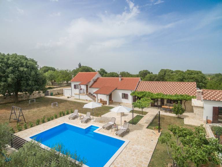 Family-friendly villa with patio, garden & private pool | Pets are welcome — photo 5