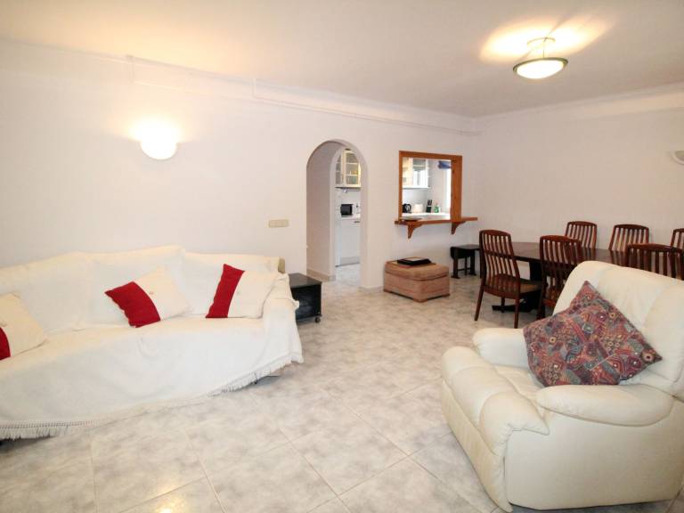 House with patio, yard & barbeque — photo 3