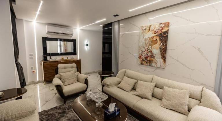Spacious rental apartment with pool | Pet-friendly — photo 2